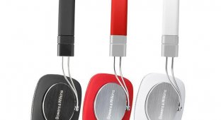 Конкурс «Меломан iPhones» и розыгрыш трех наушников Bowers & Wilkins P3